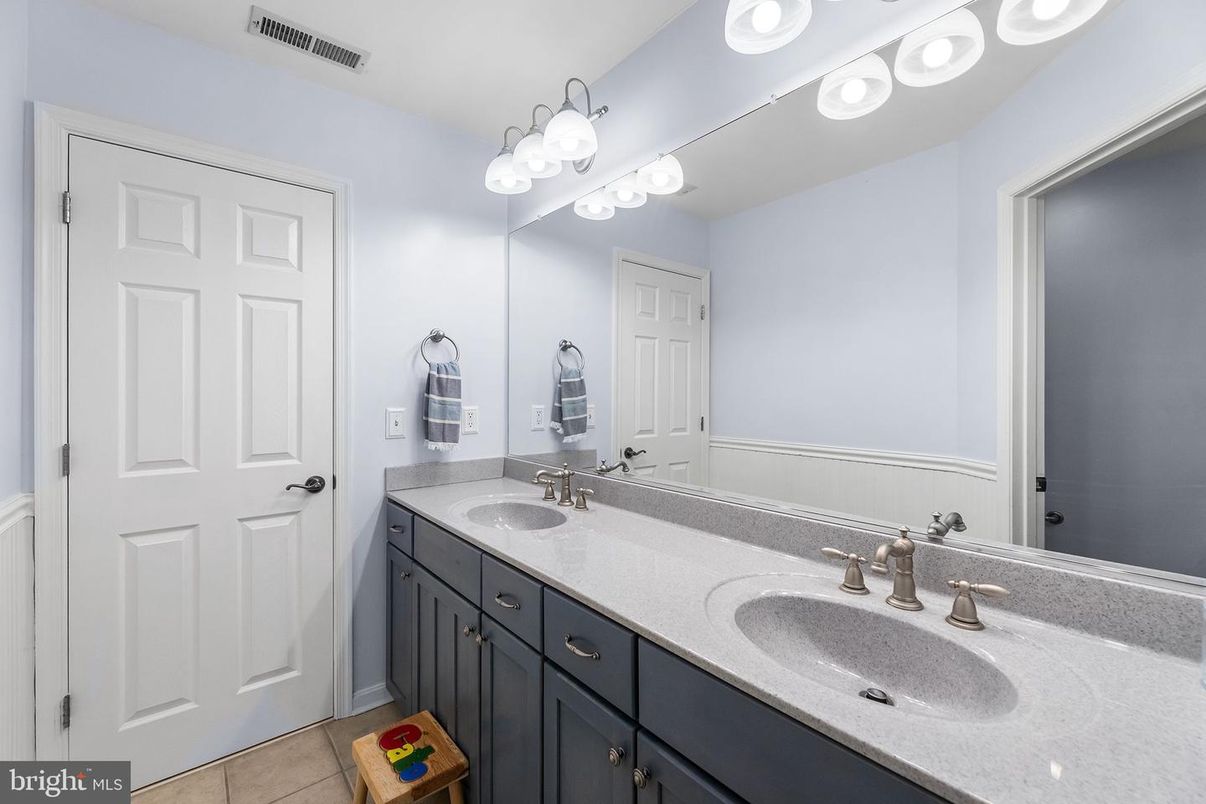 Bathroom, Dual Sink Vanities, Interior