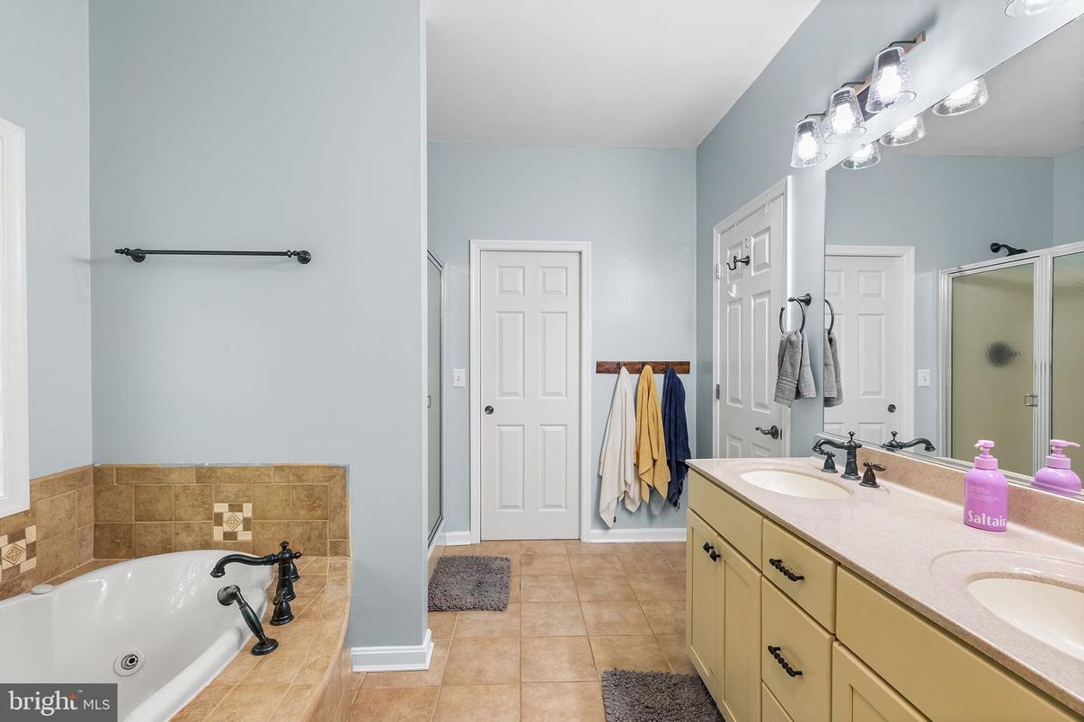 Bathroom, Dual Sink Vanities, Interior