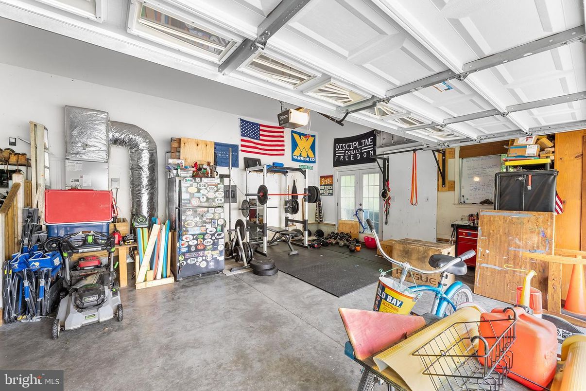 Garage, Interior