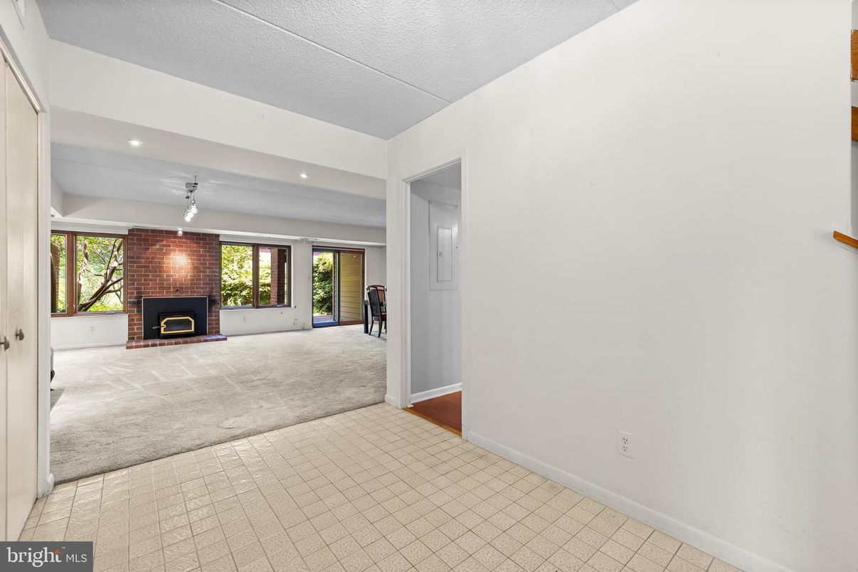 Empty room, Fireplace, Interior, Recessed Lighting