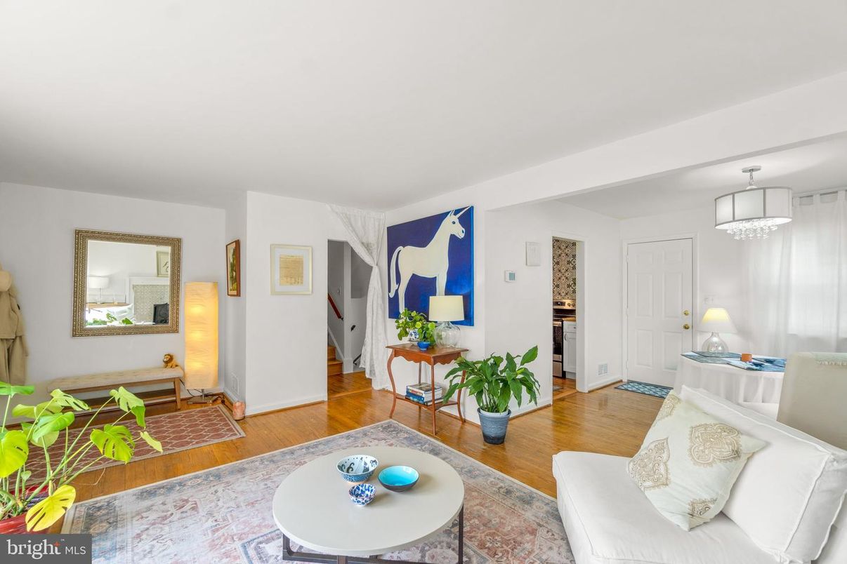 Interior, Living room, Pendant Lights, Wood Texture Flooring