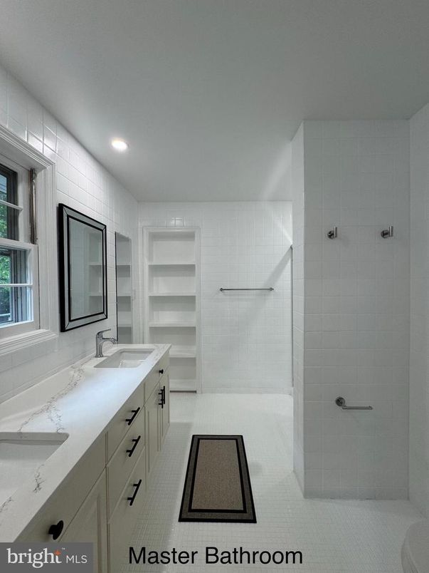Bathroom, Dual Sink Vanities, Interior, Recessed Lighting
