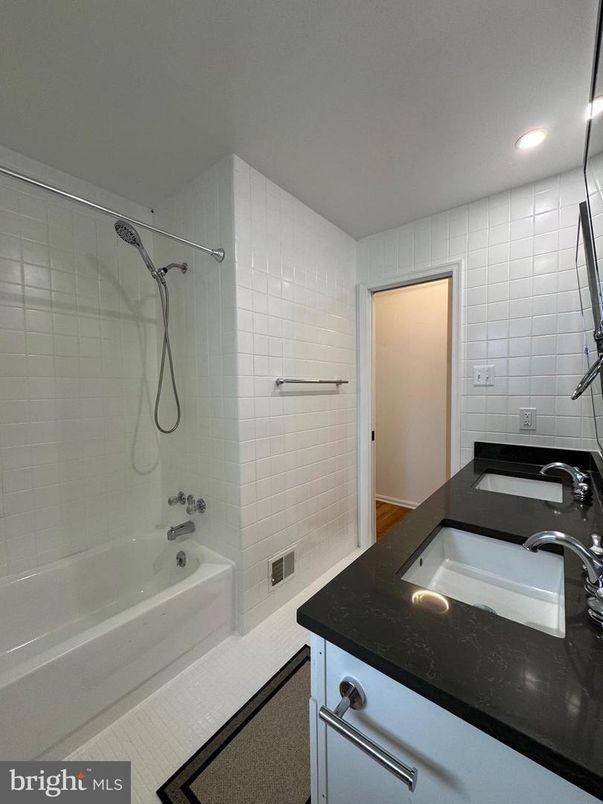 Bathroom, Interior, Recessed Lighting