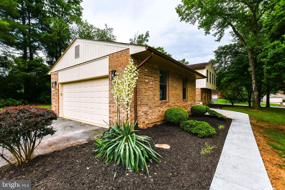 Detached Garage, Exterior
