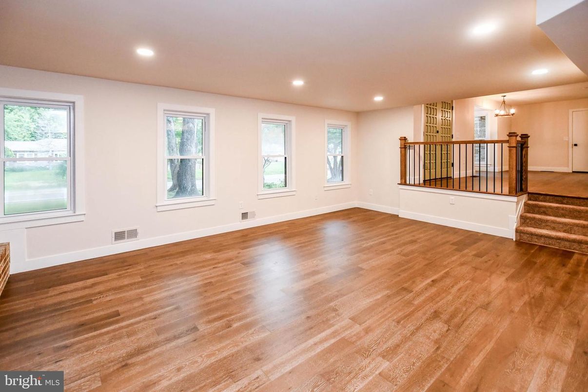 Empty room, Interior, Pendant Lights, Recessed Lighting, Wood Texture Flooring