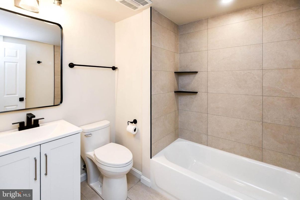 Bathroom, Interior, Recessed Lighting