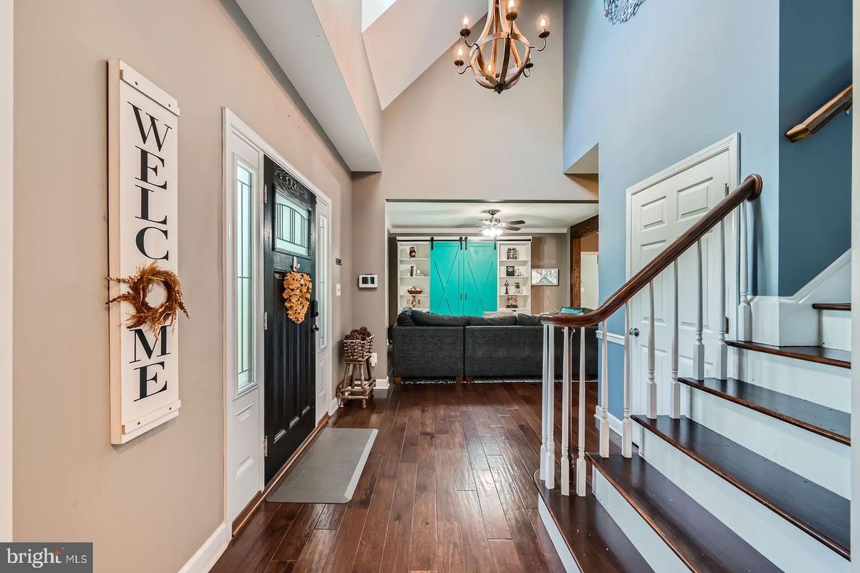 Chandelier, Interior, Wood Texture Flooring