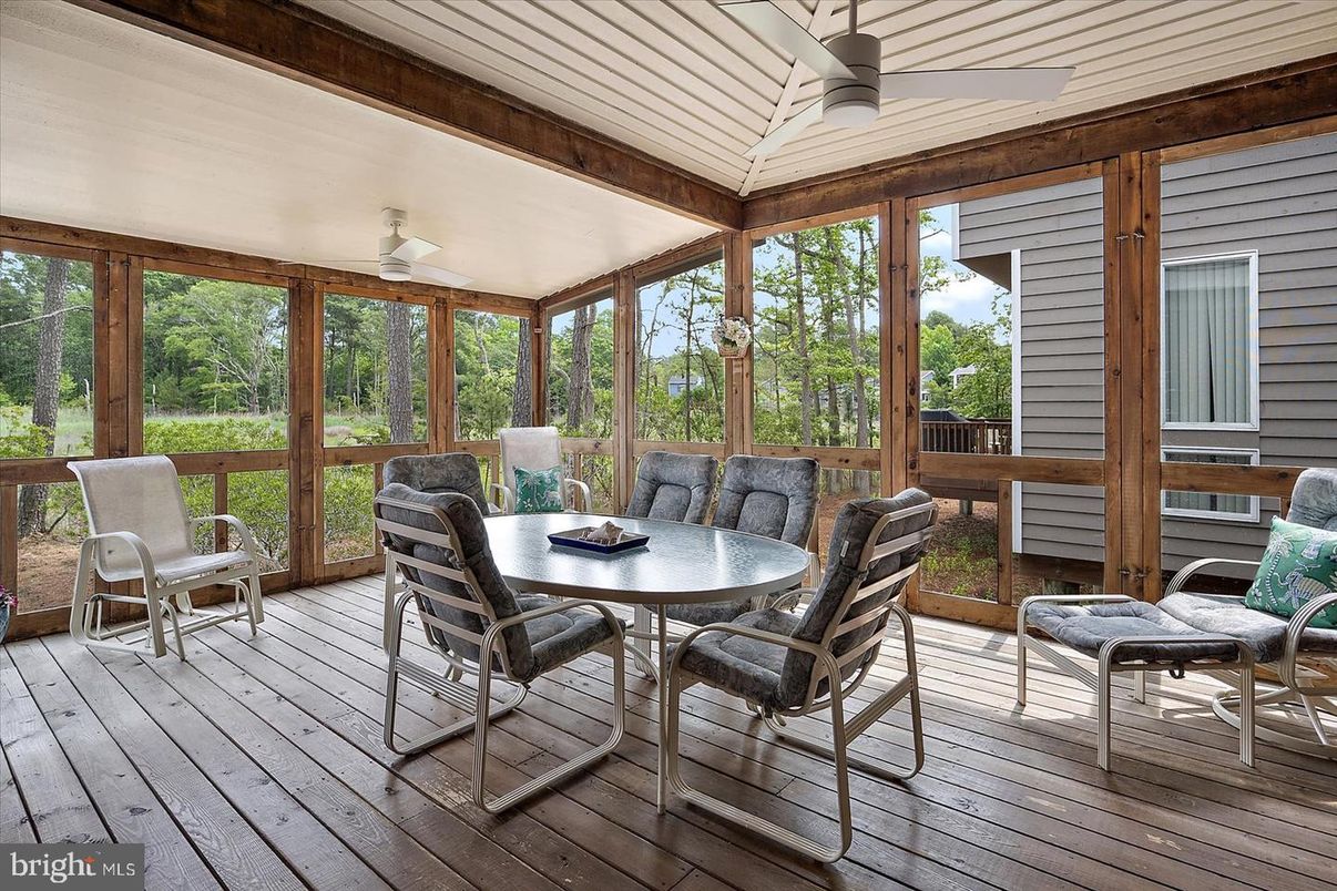Dining room, Interior, Sun Room, Wood Texture Flooring