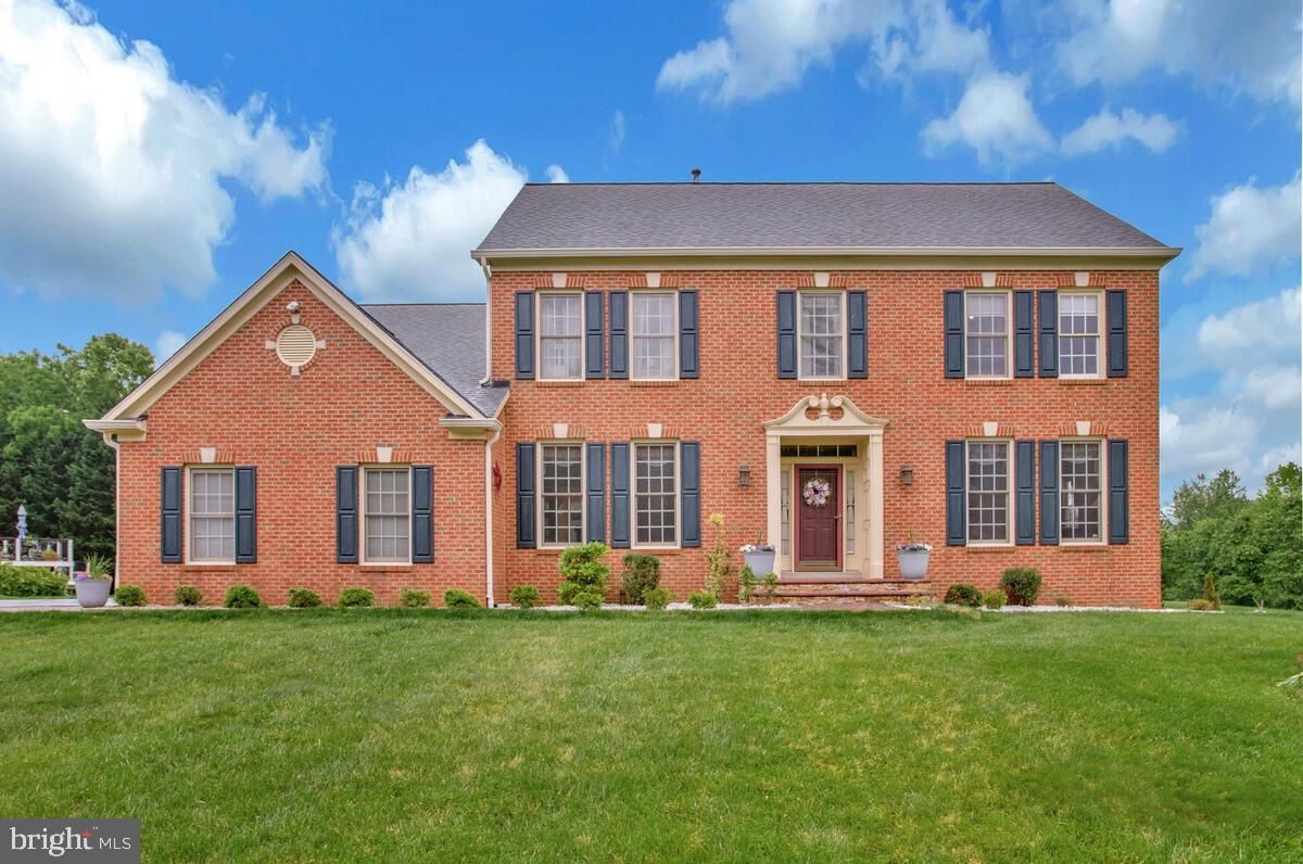 Exterior, Facade, Brick Facade, Georgian