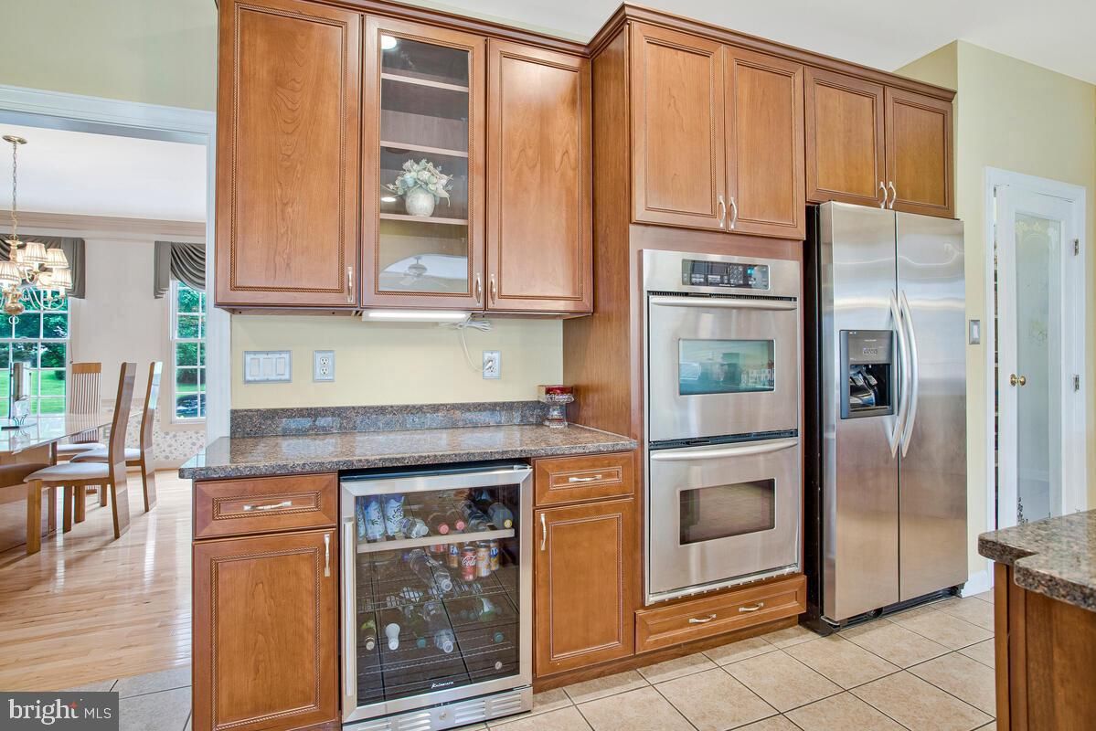 Chandelier, Dining room, Interior, Kitchen, Pendant Lights, Stainless Steel Appliances