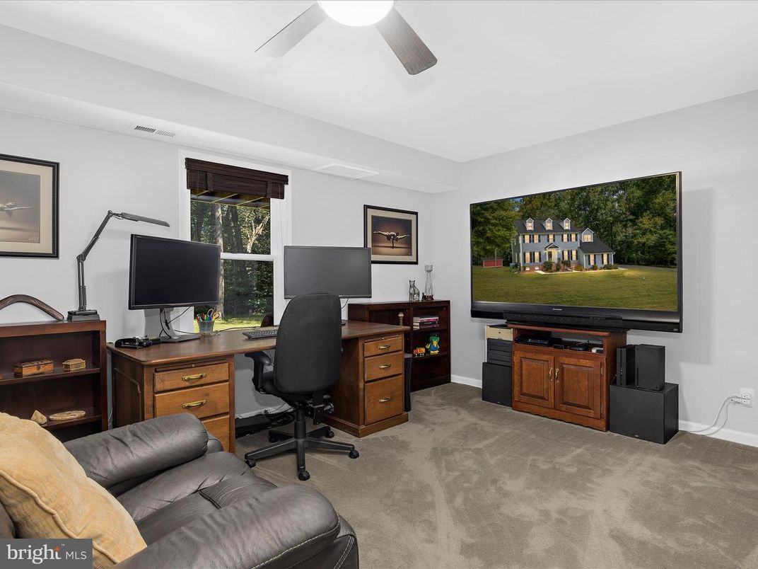 Home Office, Interior