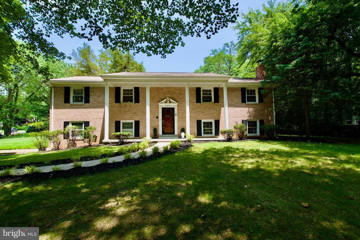 Exterior, Facade, Brick Facade, Georgian