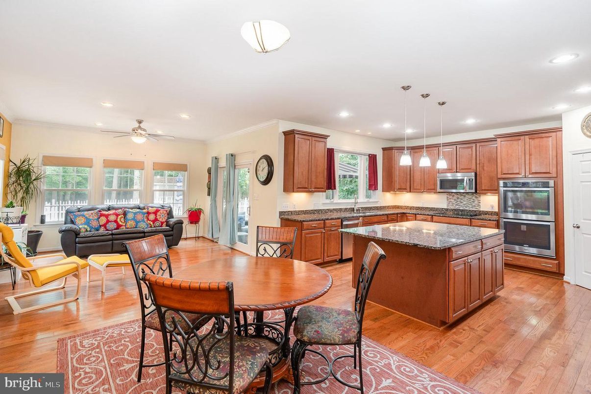 Dining room, Interior, Kitchen, Living room, Pendant Lights, Recessed Lighting, Stainless Steel Appliances, Wood Texture Flooring