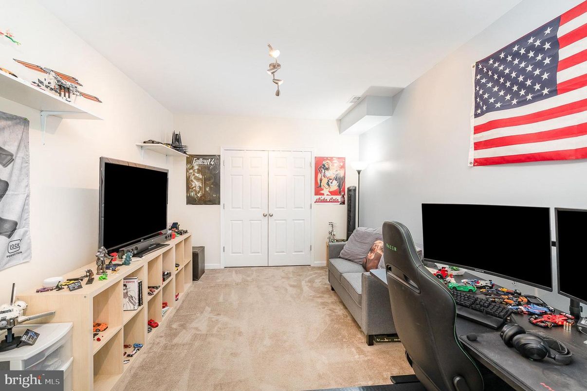 Home Office, Interior