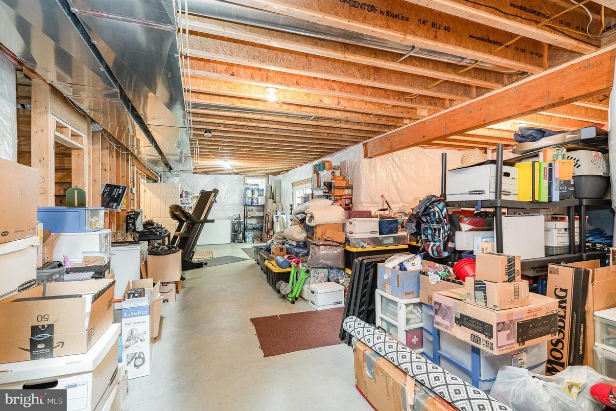 Fitness Equipment, Interior, Wooden Beams