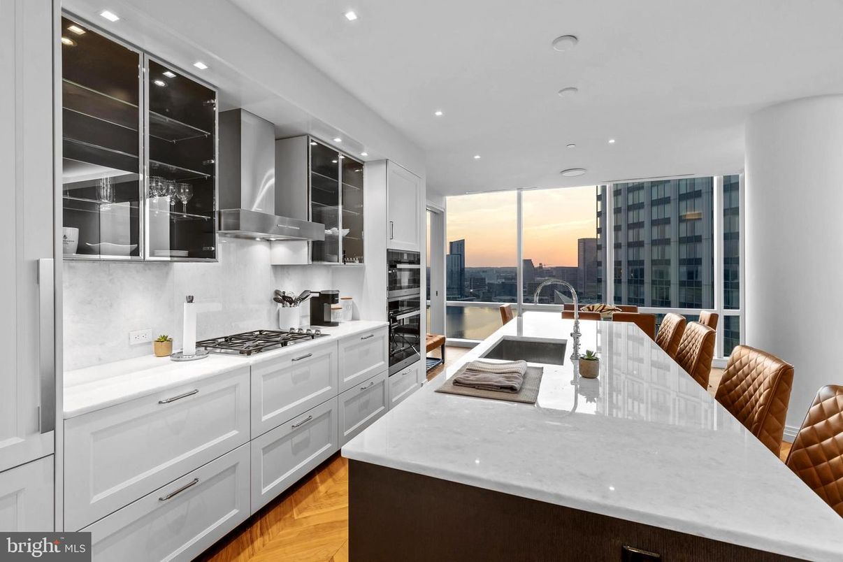 Interior, Kitchen, Recessed Lighting, Water, Wood Texture Flooring