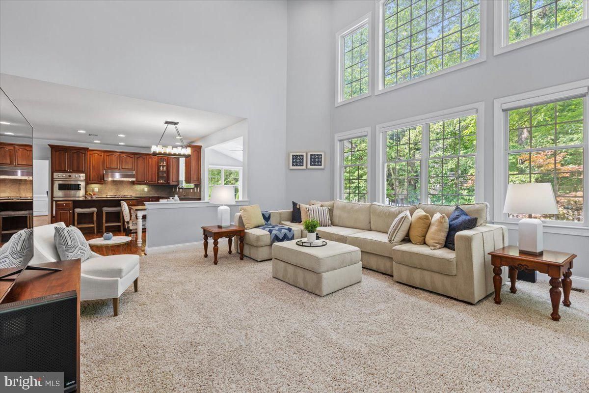 Chandelier, Interior, Kitchen, Living room, Recessed Lighting, Stainless Steel Appliances