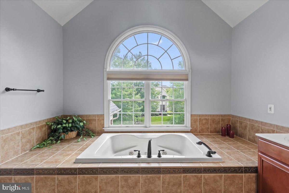 Bathroom, Interior, Tile Countertops
