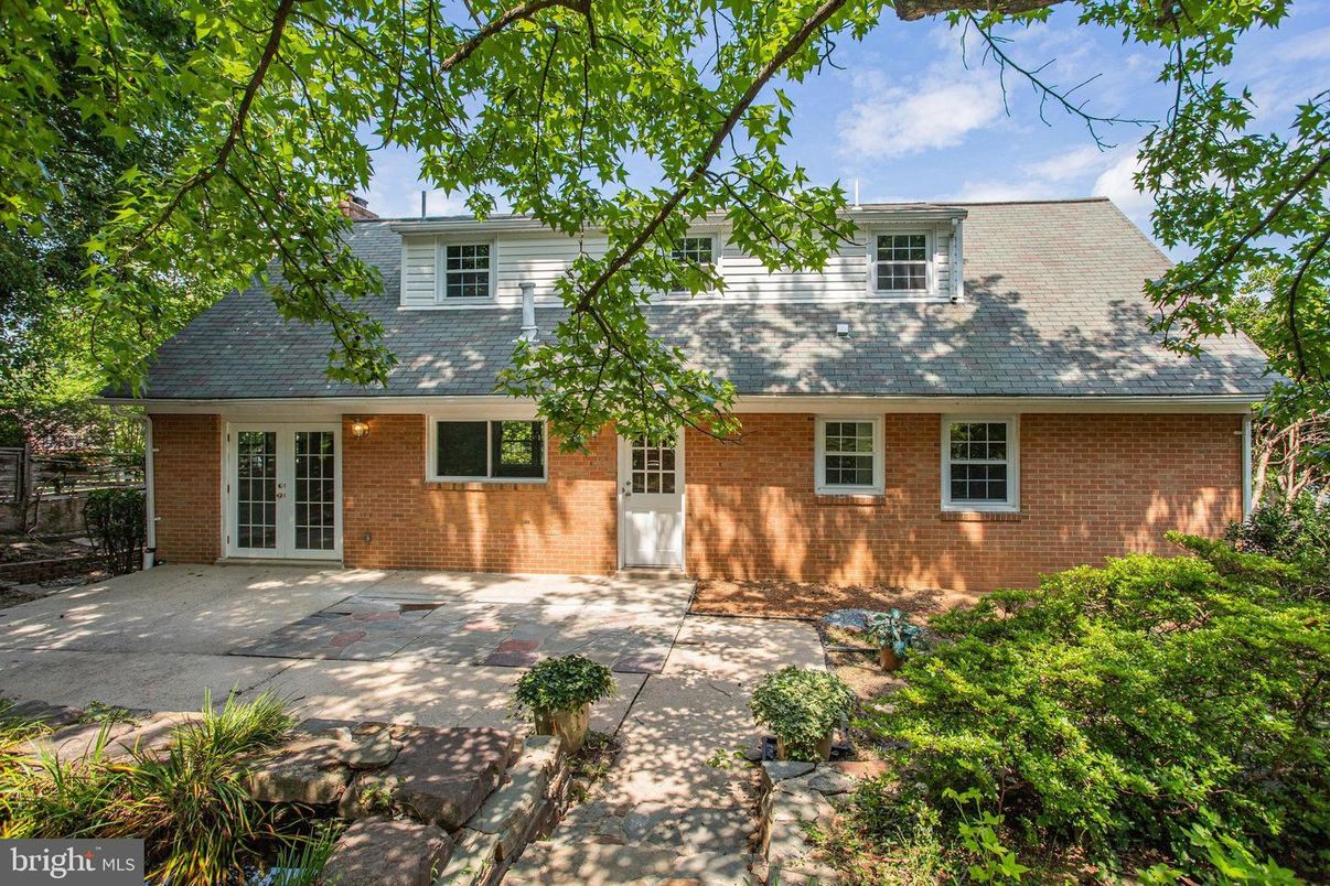 Exterior, Facade, Brick Facade, Cape Cod