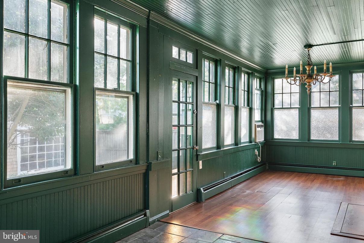 Chandelier, Interior, Sun Room, Wood Texture Flooring