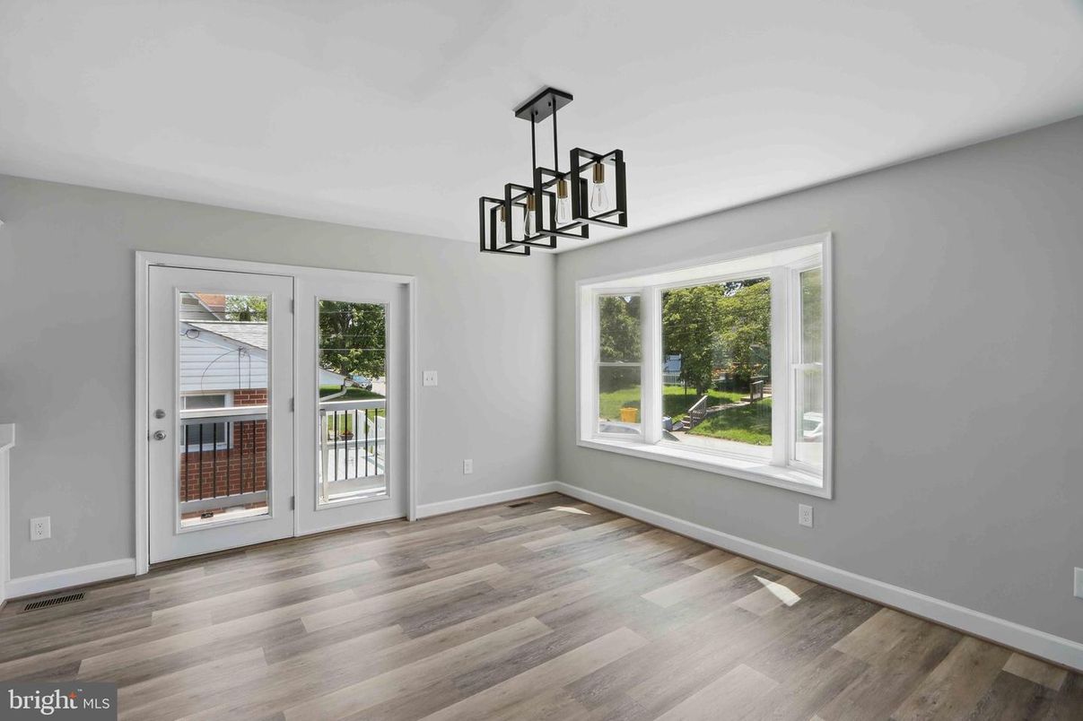Empty room, Interior, Pendant Lights, Wood Texture Flooring