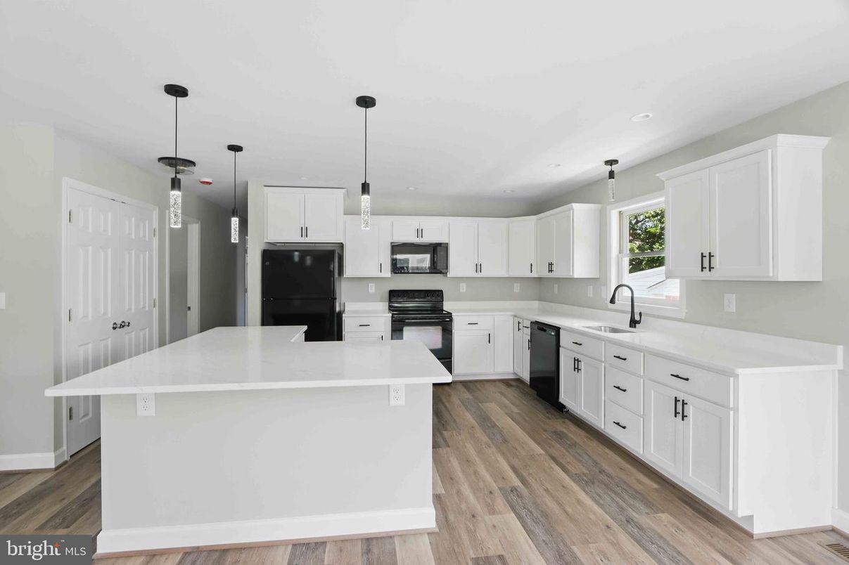 Interior, Kitchen, Pendant Lights, Recessed Lighting, Wood Texture Flooring