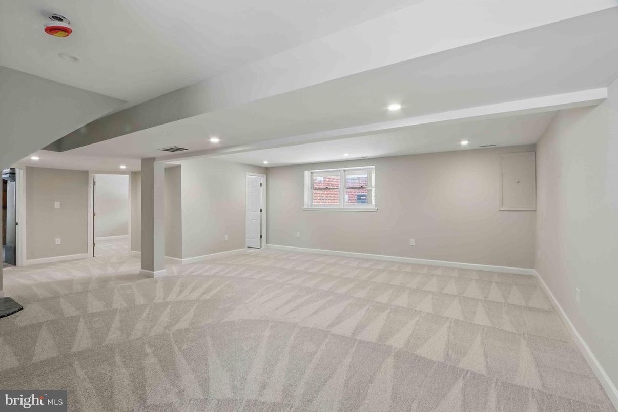 Empty room, Interior, Recessed Lighting