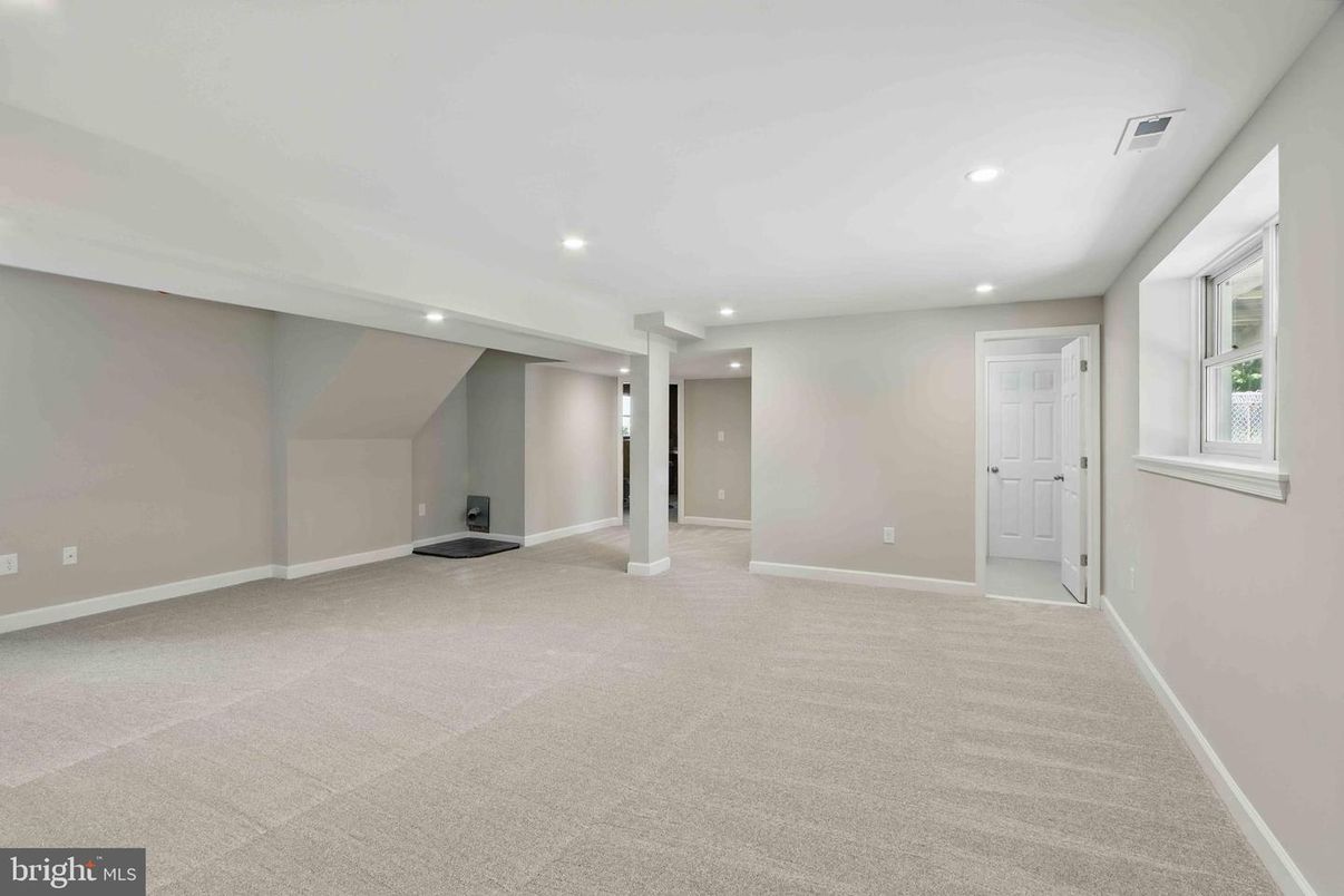 Empty room, Interior, Recessed Lighting