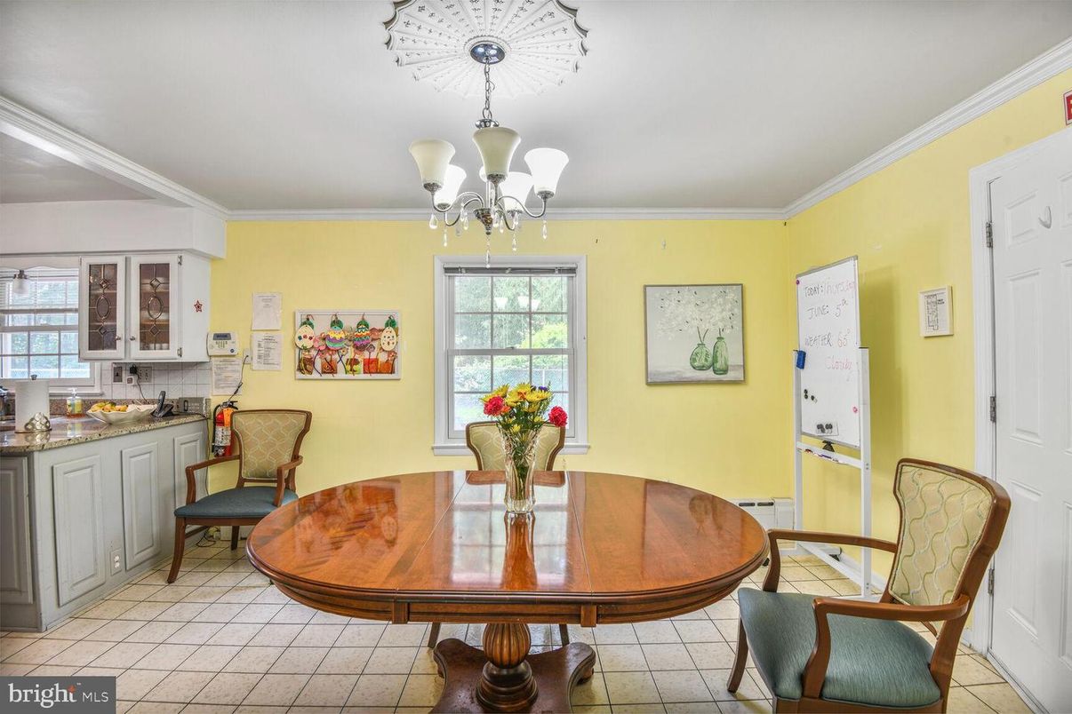 Chandelier, Dining room, Interior