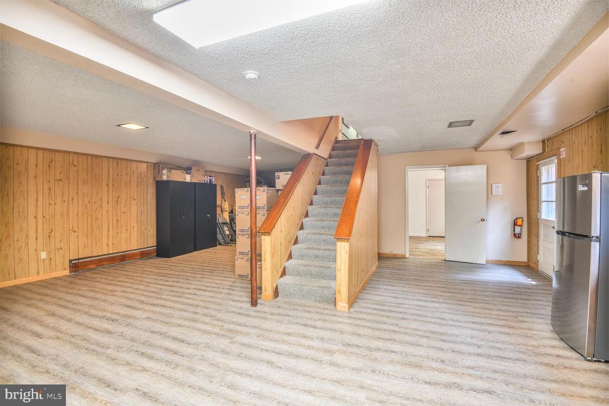 Interior, Recessed Lighting, Wooden Walls