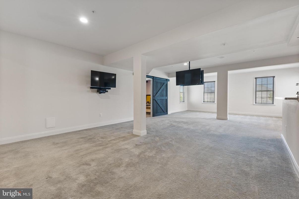 Empty room, Interior, Recessed Lighting