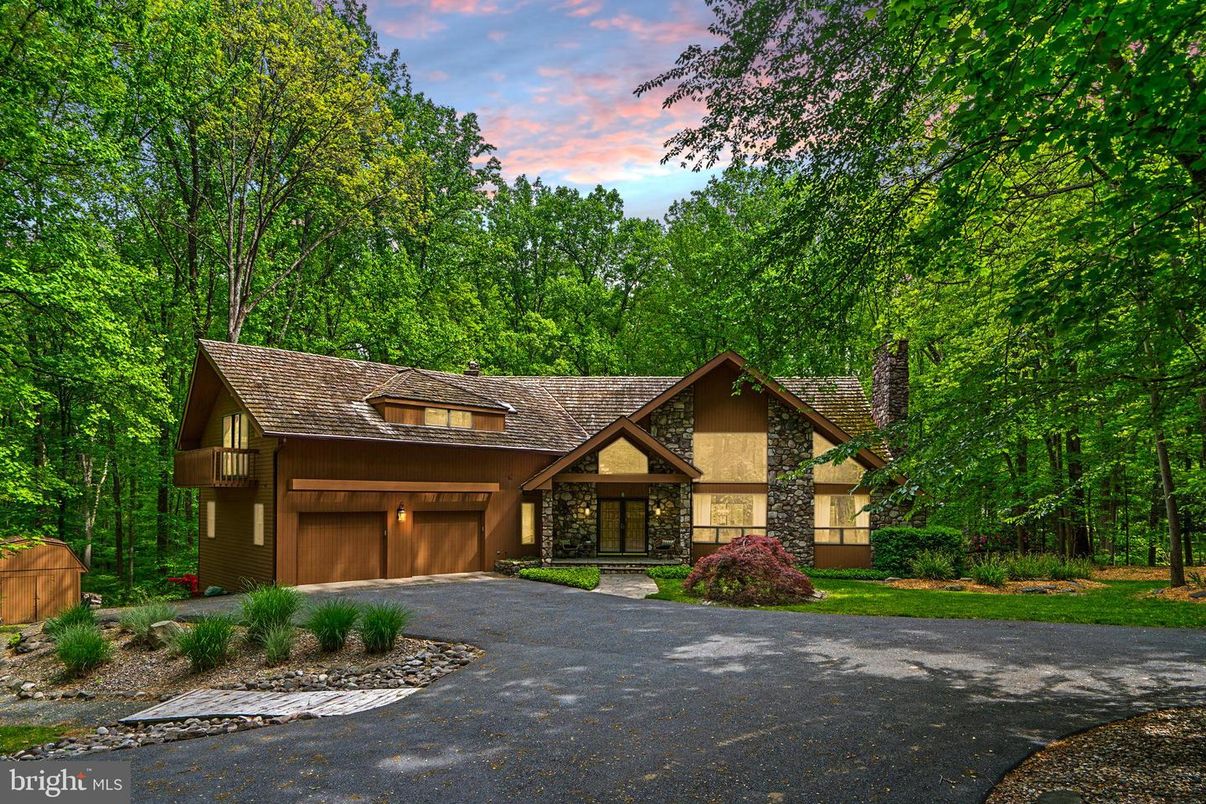 Attached, Exterior, Facade, Log Home