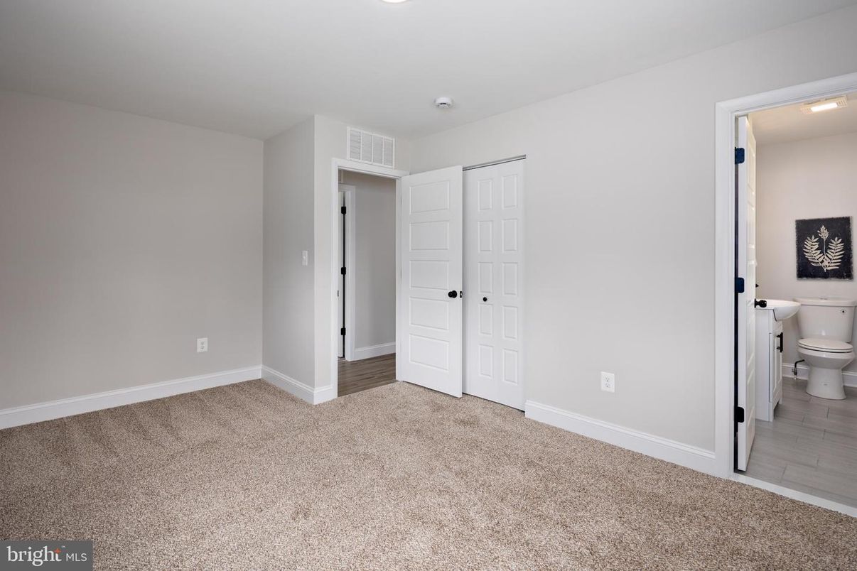 Bathroom, Empty room, Interior, Recessed Lighting