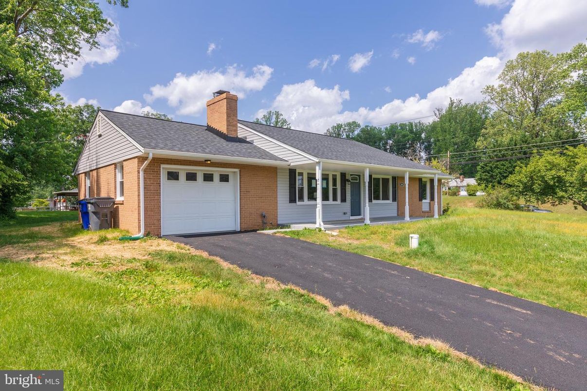 Attached, Exterior, Facade, Brick Facade, Cape Cod