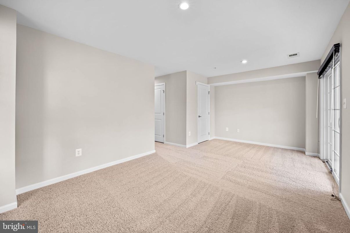 Empty room, Interior, Recessed Lighting