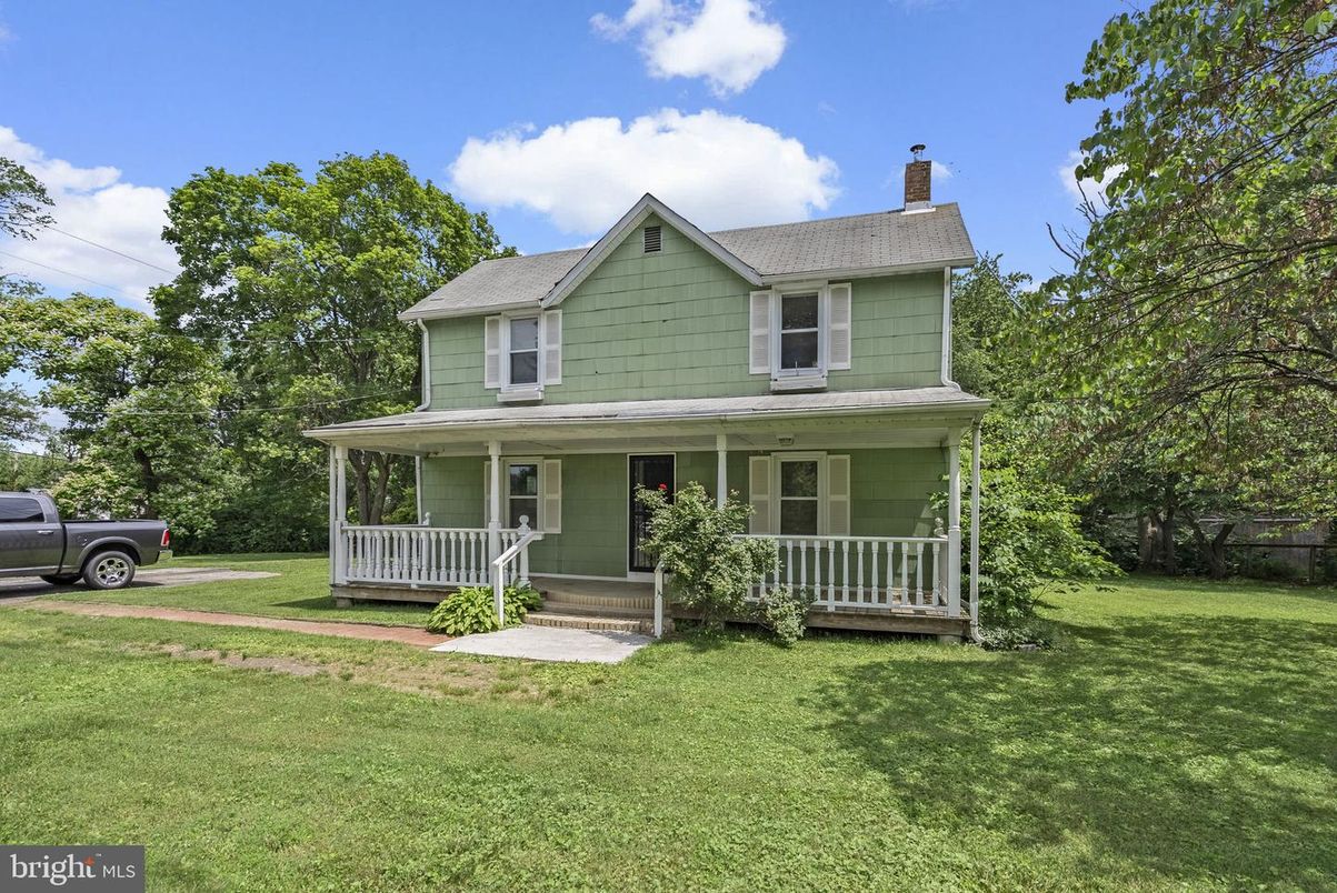 Exterior, Facade, American Foursquare