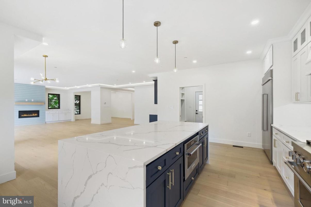 Fireplace, Interior, Kitchen, Pendant Lights, Recessed Lighting, Stainless Steel Appliances, Wood Texture Flooring