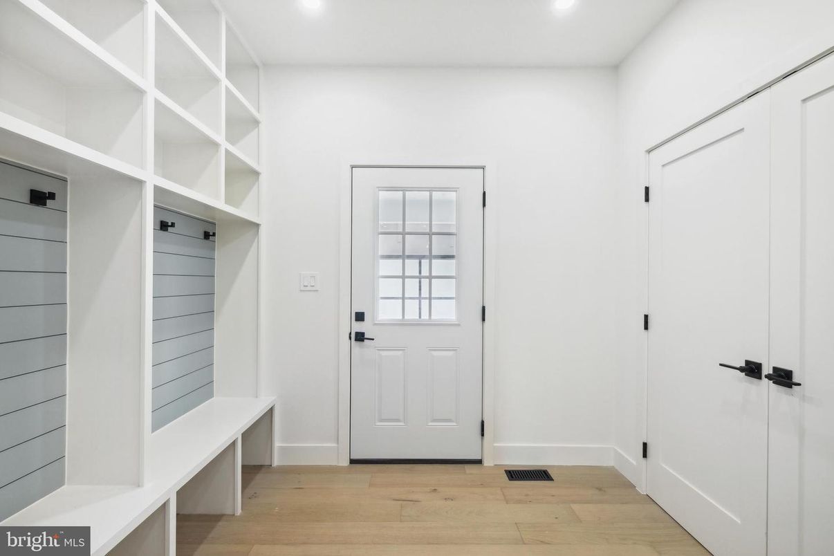 Interior, Recessed Lighting, Walk-in Closets, Wood Texture Flooring