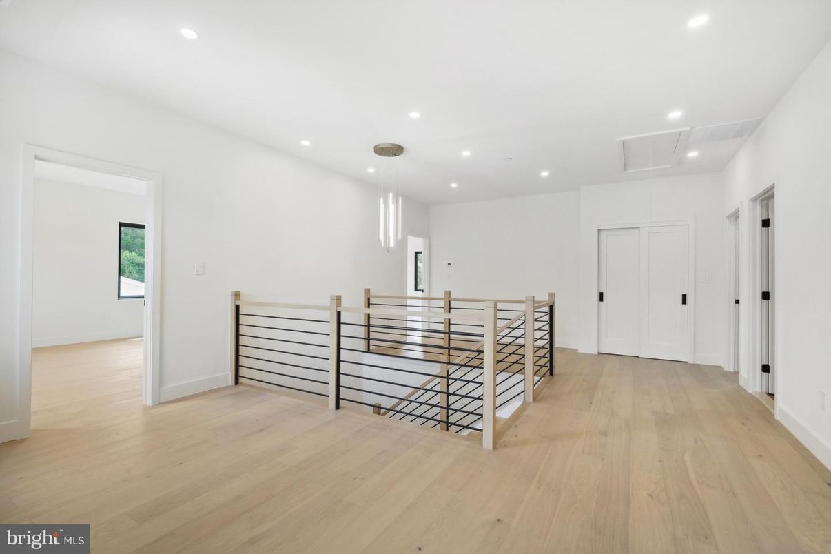 Interior, Pendant Lights, Recessed Lighting, Wood Texture Flooring