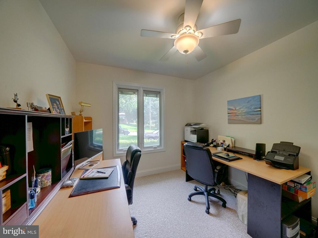 Home Office, Interior