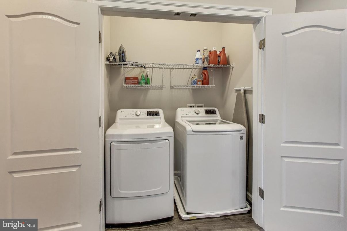Interior, Utility Closets, Washer, Wood Texture Flooring