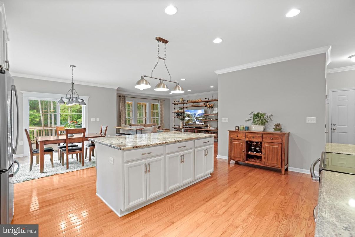 Chandelier, Dining room, Interior, Kitchen, Pendant Lights, Recessed Lighting, Wood Texture Flooring