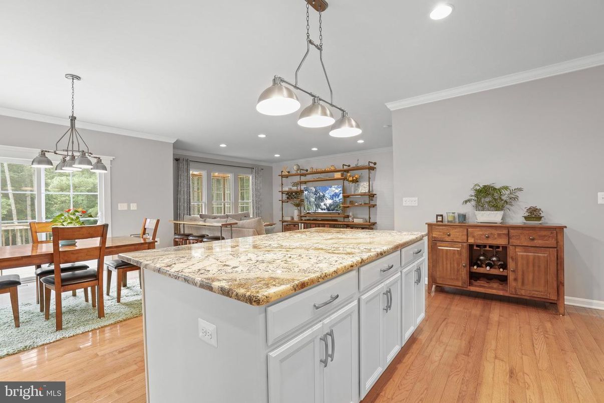 Dining room, Interior, Kitchen, Pendant Lights, Recessed Lighting, Wood Texture Flooring