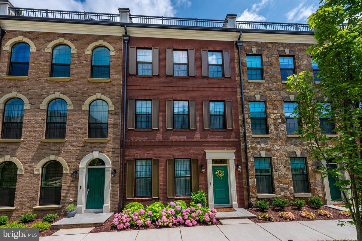 Exterior, Facade, Brick Facade, Rowhouse