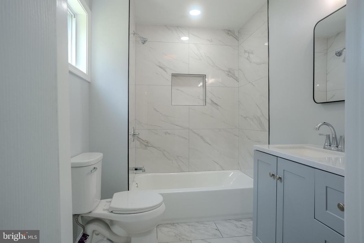 Bathroom, Interior, Marble, Marble Walls, Recessed Lighting
