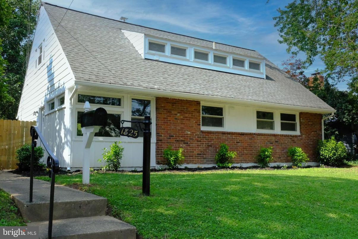 Exterior, Facade, Brick Facade, Cape Cod