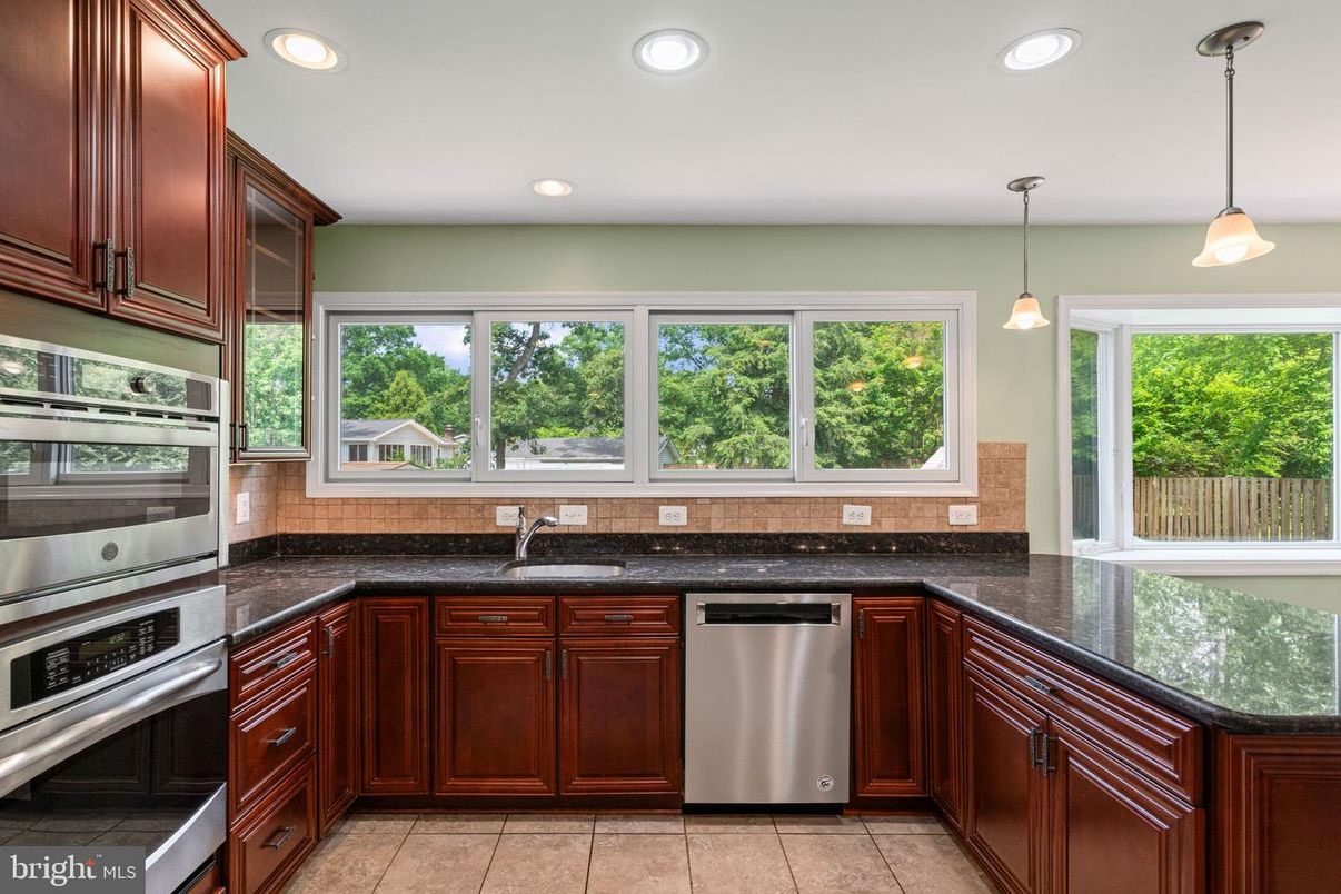 Interior, Kitchen, Pendant Lights, Recessed Lighting, Stainless Steel Appliances
