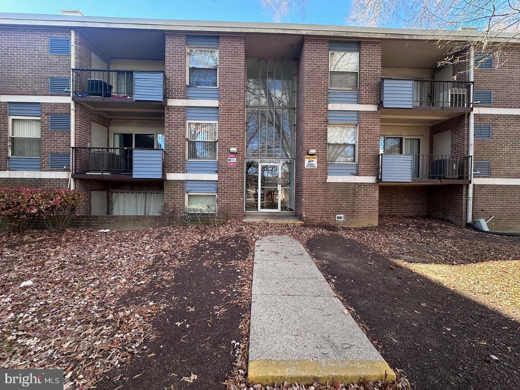 Exterior, Facade, Brick Facade, Rowhouse
