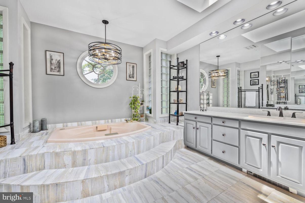 Bathroom, Dual Sink Vanities, Interior, Pendant Lights, Recessed Lighting