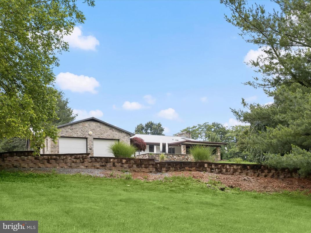 Backyard, Detached Garage, Exterior